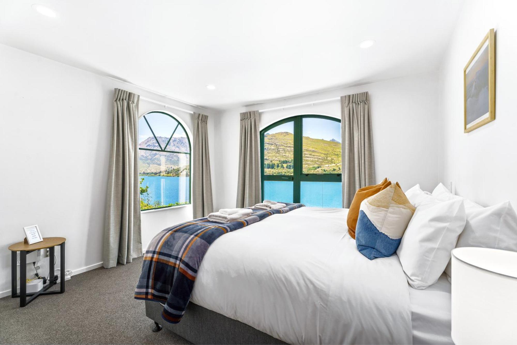 Lakefront Living At Remarkables Retreat - Eight Куийнстаун Екстериор снимка
