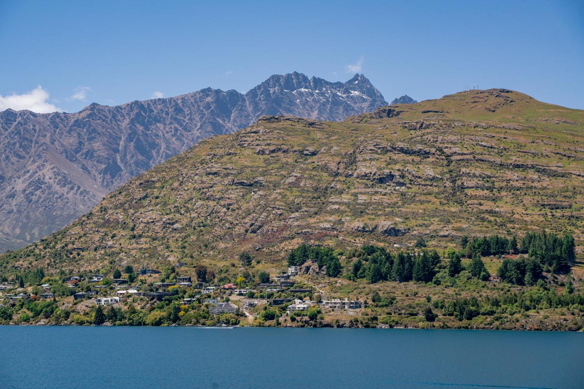 Lakefront Living At Remarkables Retreat - Eight Куийнстаун Екстериор снимка