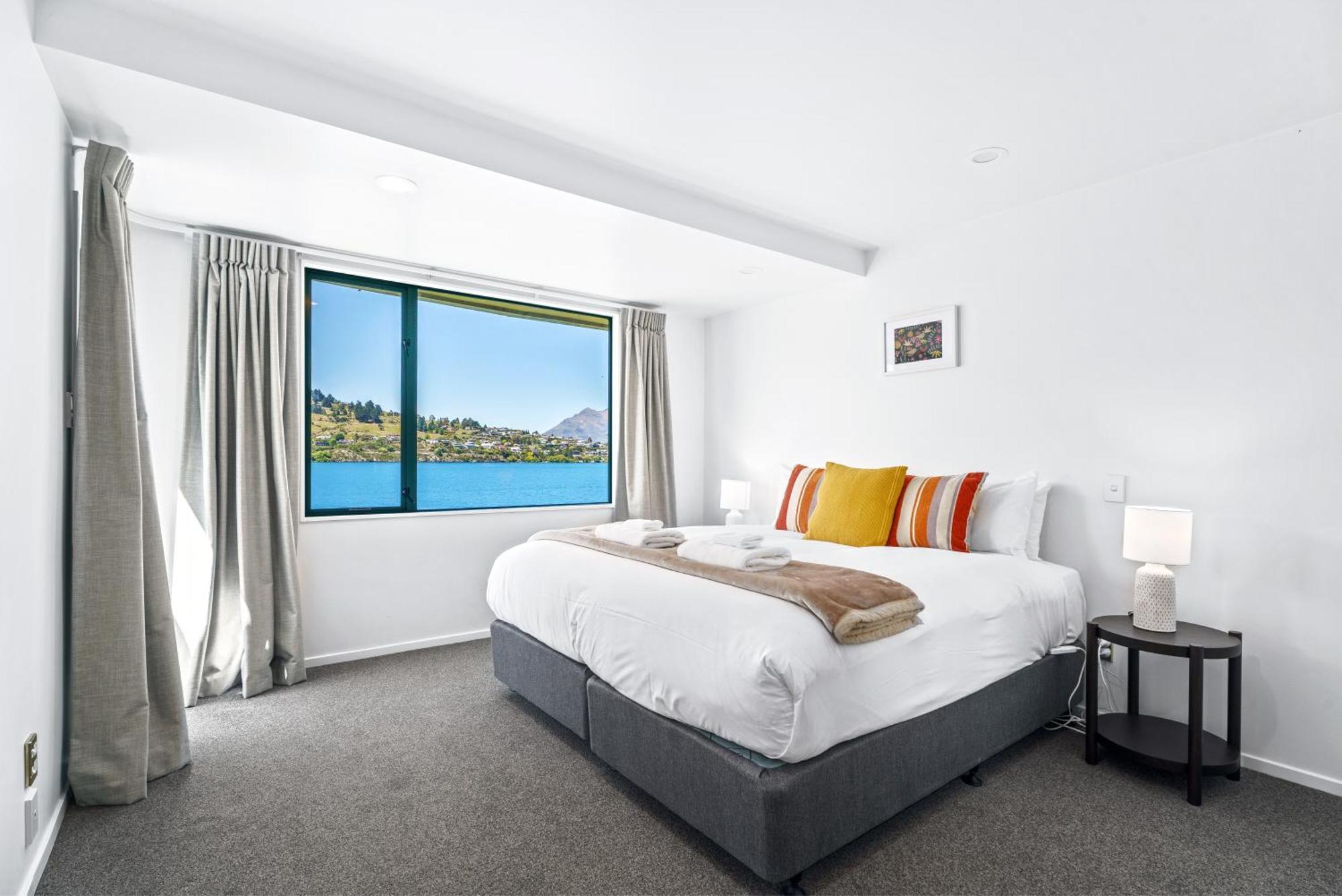 Lakefront Living At Remarkables Retreat - Eight Куийнстаун Екстериор снимка