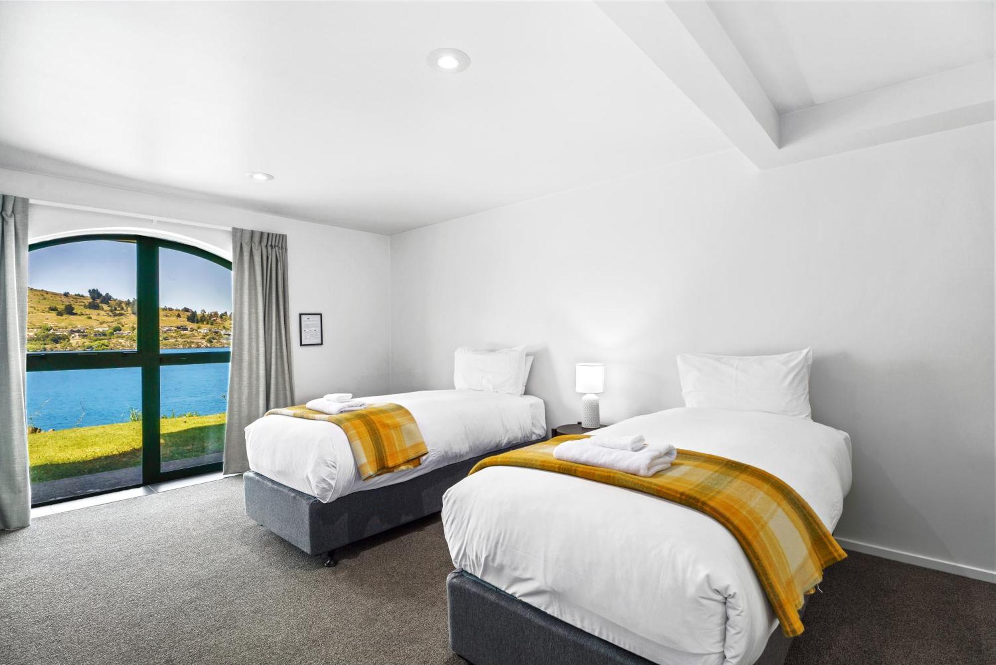 Lakefront Living At Remarkables Retreat - Eight Куийнстаун Екстериор снимка