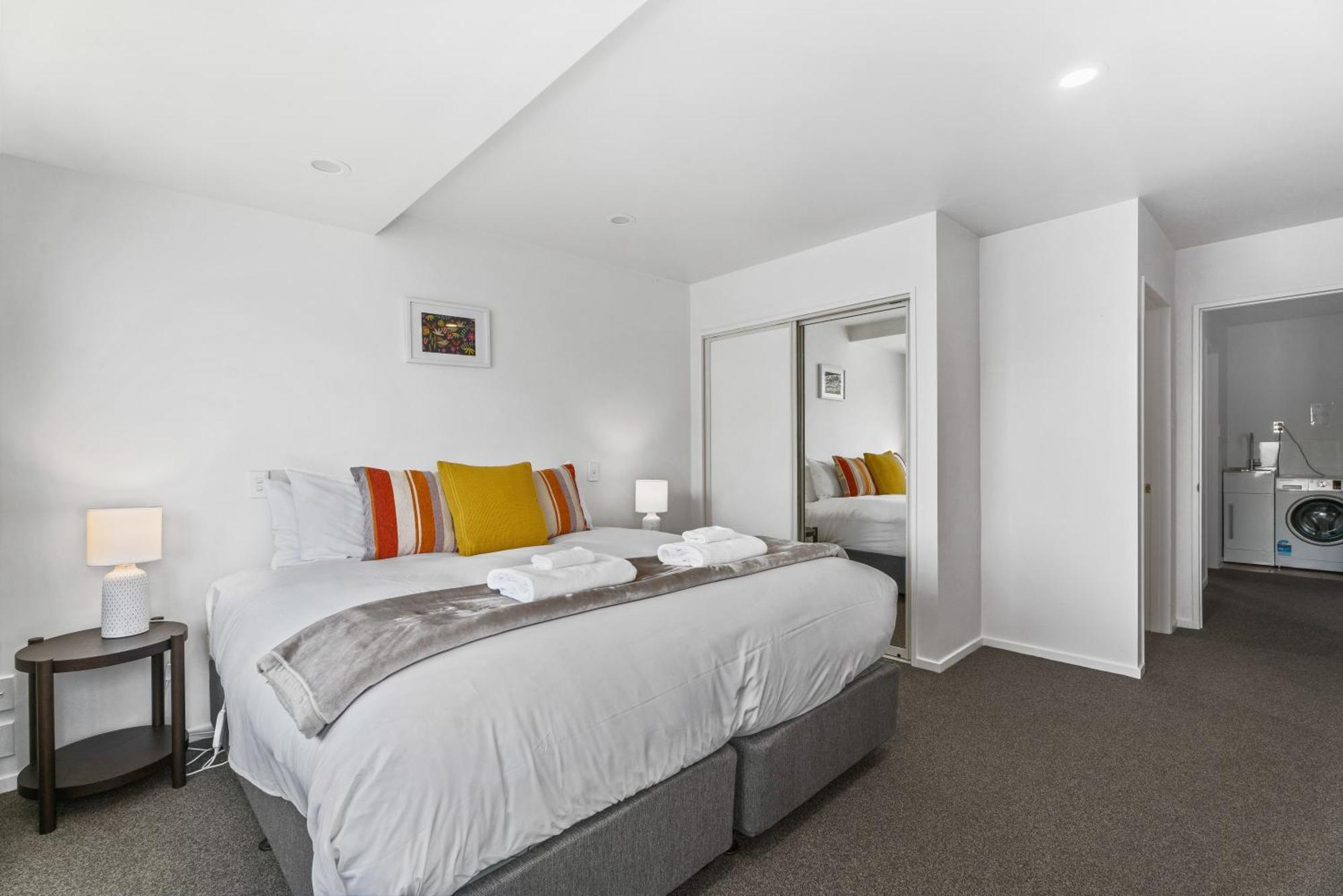 Lakefront Living At Remarkables Retreat - Eight Куийнстаун Екстериор снимка