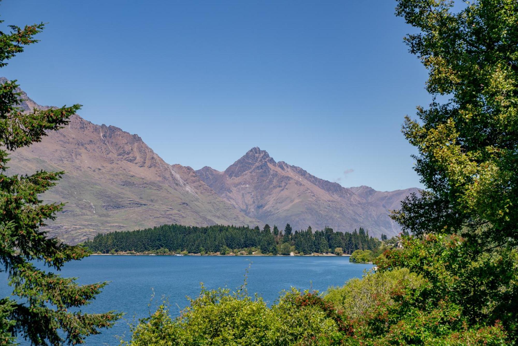 Lakefront Living At Remarkables Retreat - Eight Куийнстаун Екстериор снимка