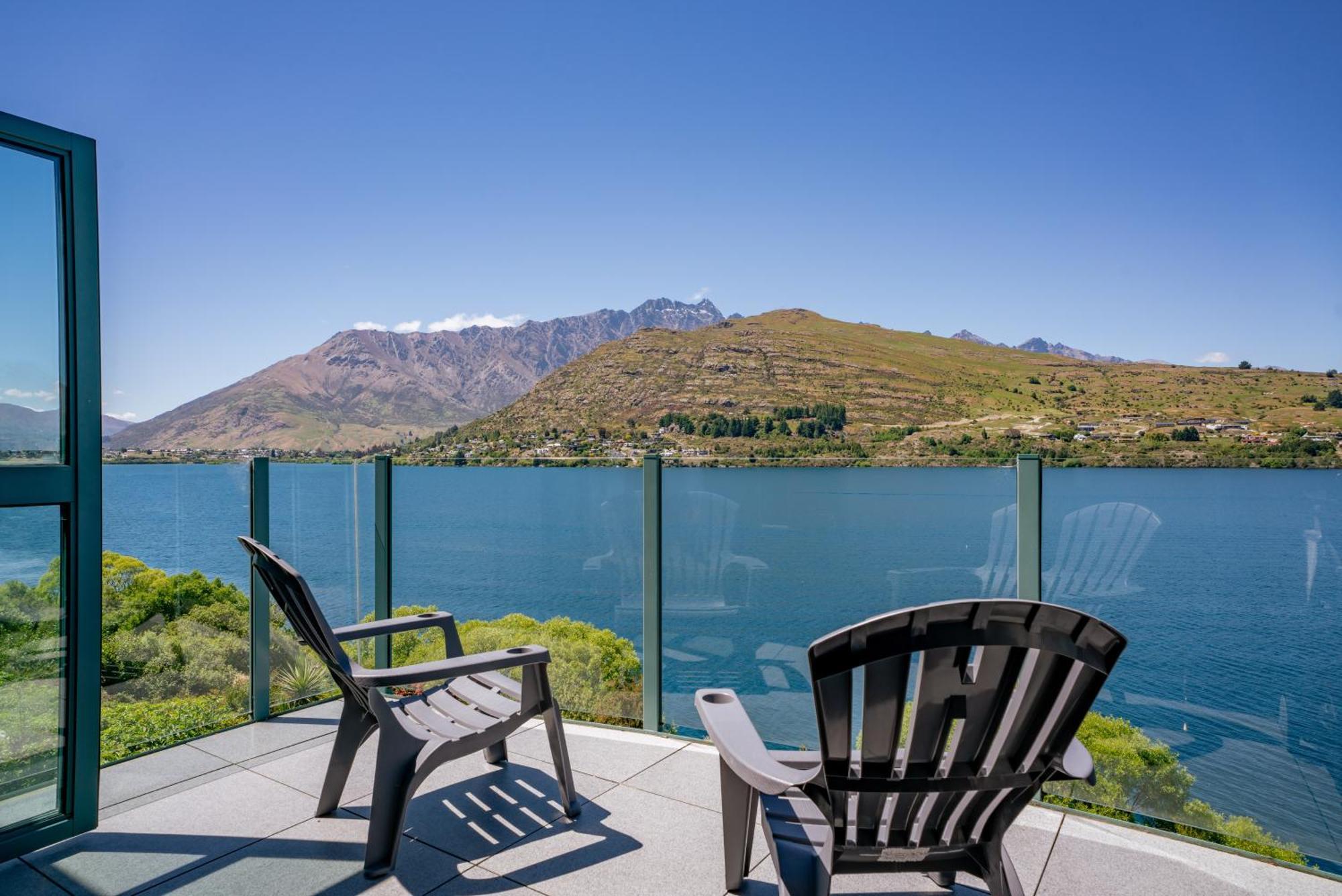 Lakefront Living At Remarkables Retreat - Eight Куийнстаун Екстериор снимка