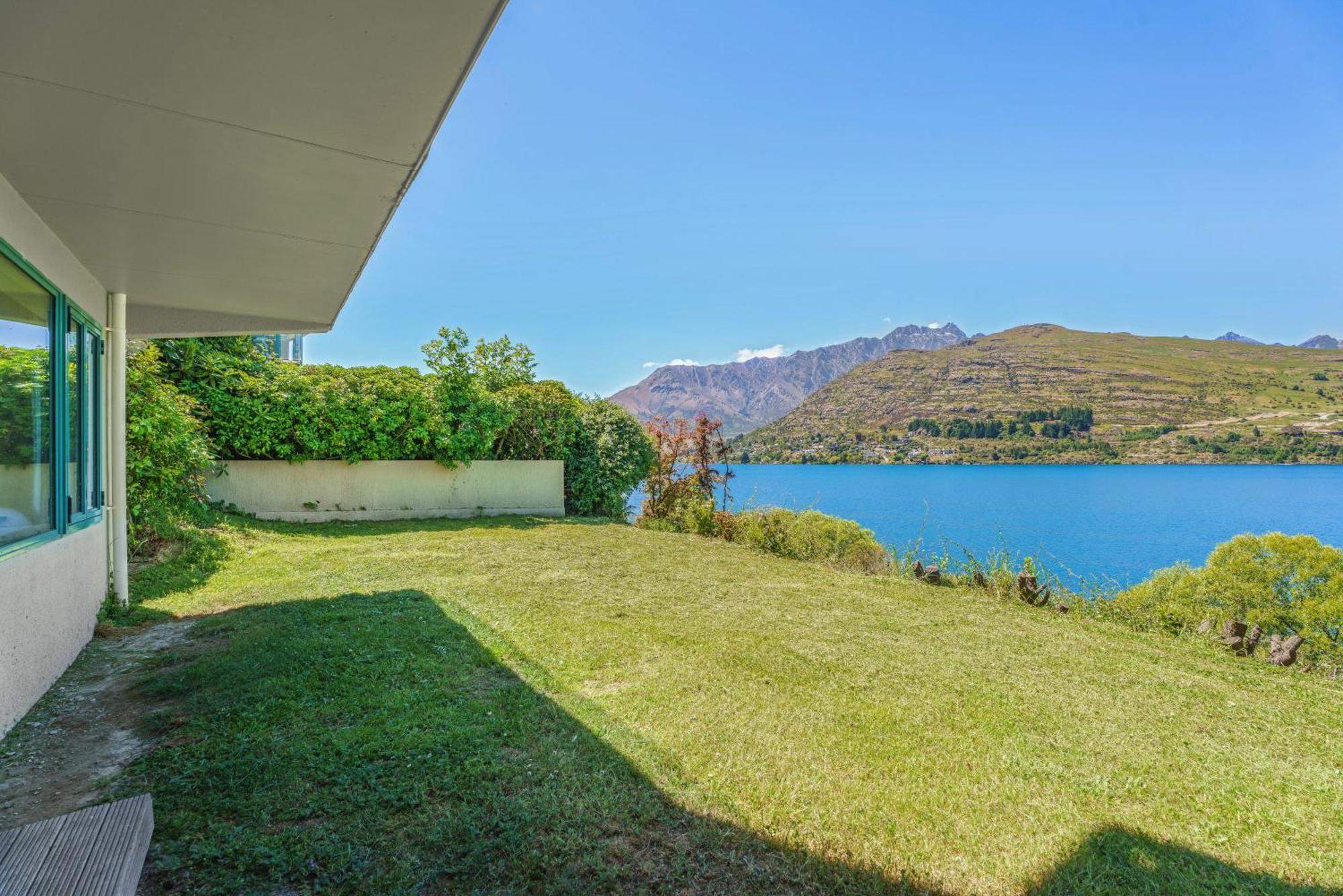 Lakefront Living At Remarkables Retreat - Eight Куийнстаун Екстериор снимка