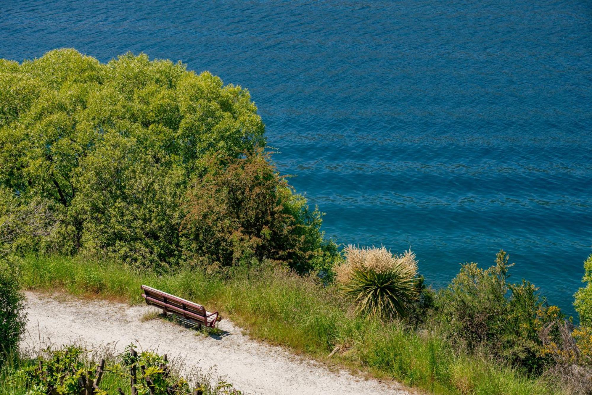 Lakefront Living At Remarkables Retreat - Eight Куийнстаун Екстериор снимка