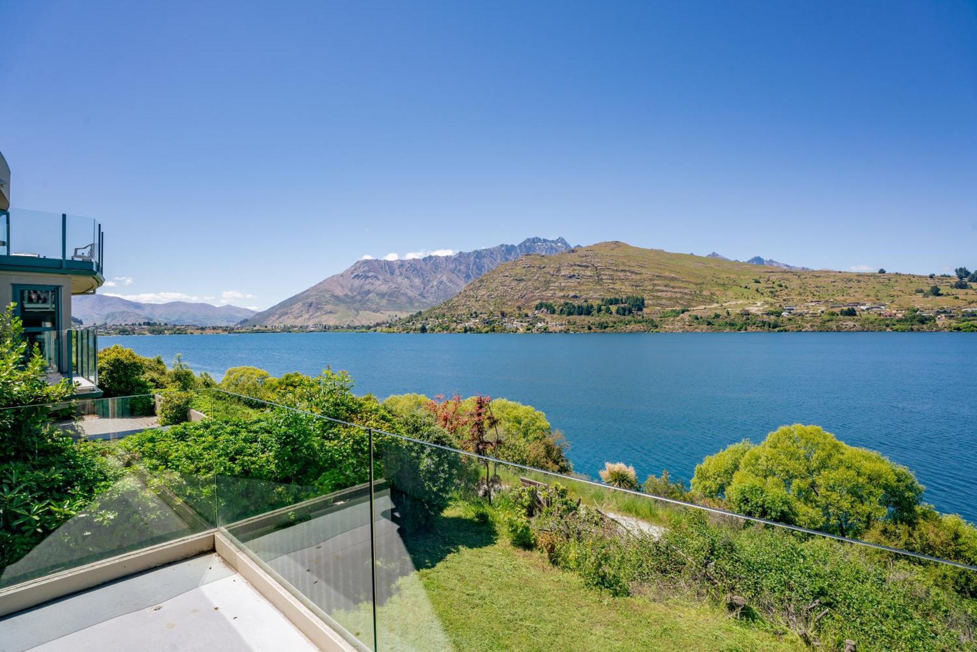 Lakefront Living At Remarkables Retreat - Eight Куийнстаун Екстериор снимка