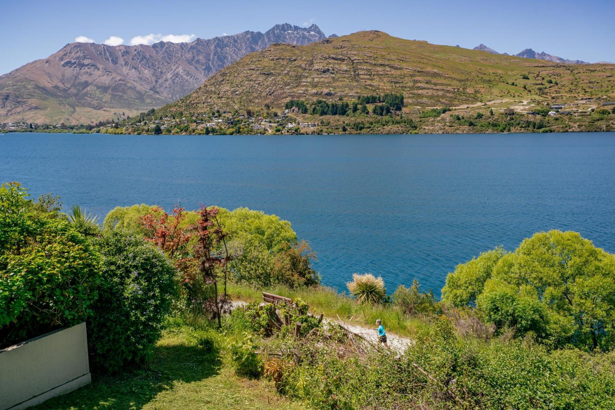 Lakefront Living At Remarkables Retreat - Eight Куийнстаун Екстериор снимка